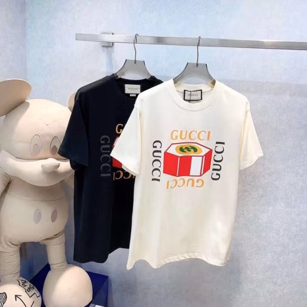 GUCCI Vintage Logo Crop T-shirt GUCCI Vintage Logo Crop T-shirt
