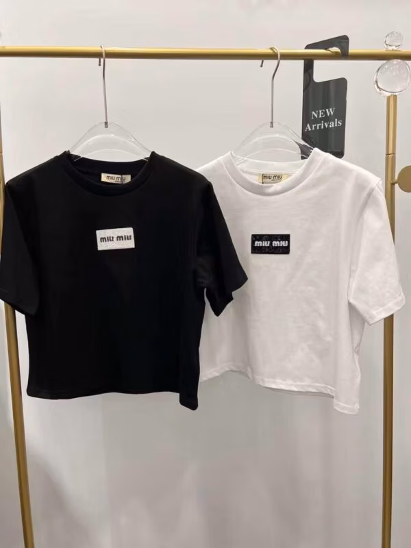 MIU MIU x Jacquemus Logo-Patch Cotton T-shirt MIU MIU x Jacquemus Logo-Patch Cotton T-shirt