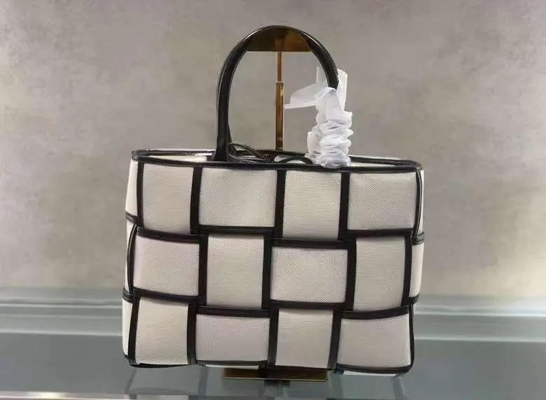 Bottega Veneta Arco Tote Bottega Veneta Arco Tote