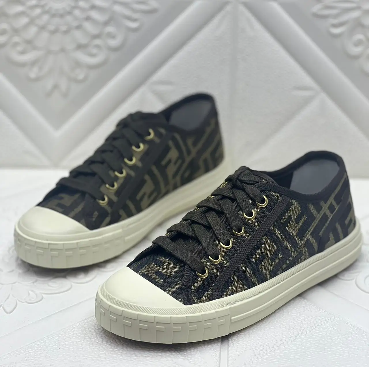 FENDI Roma Sneakers FENDI Roma Sneakers