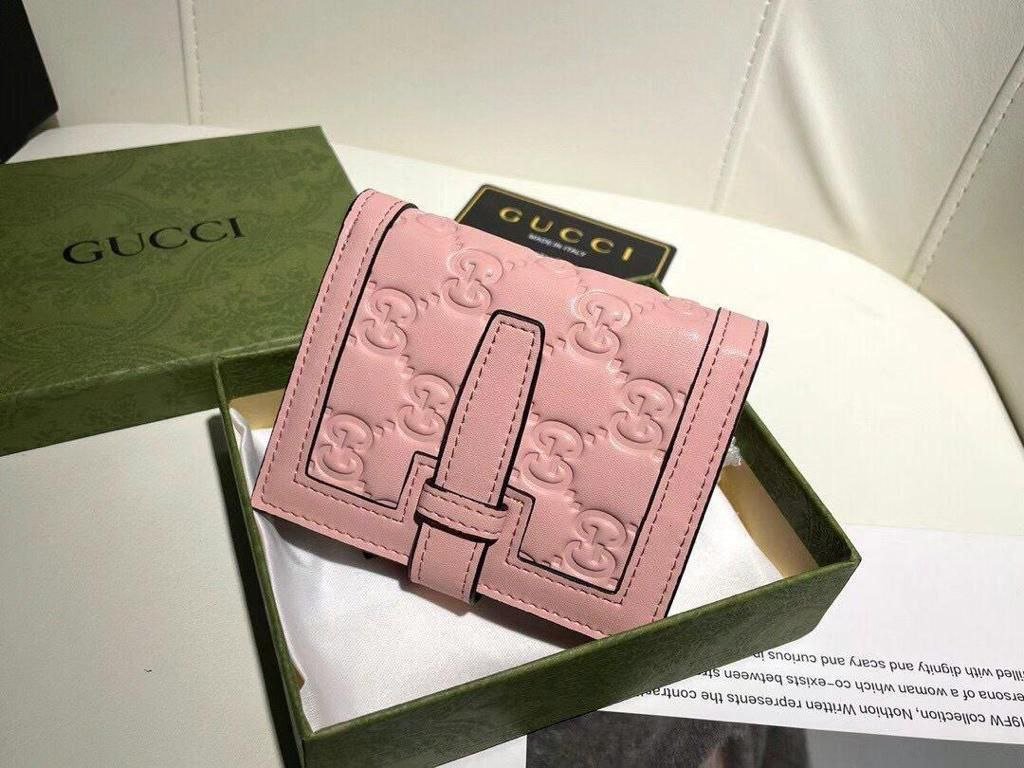 GUCCI GG Matelassé Card Case Wallet GUCCI GG Matelassé Card Case Wallet