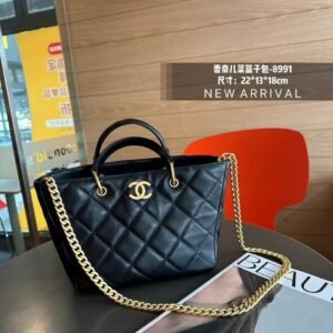 CHANEL Classic Flap Bag