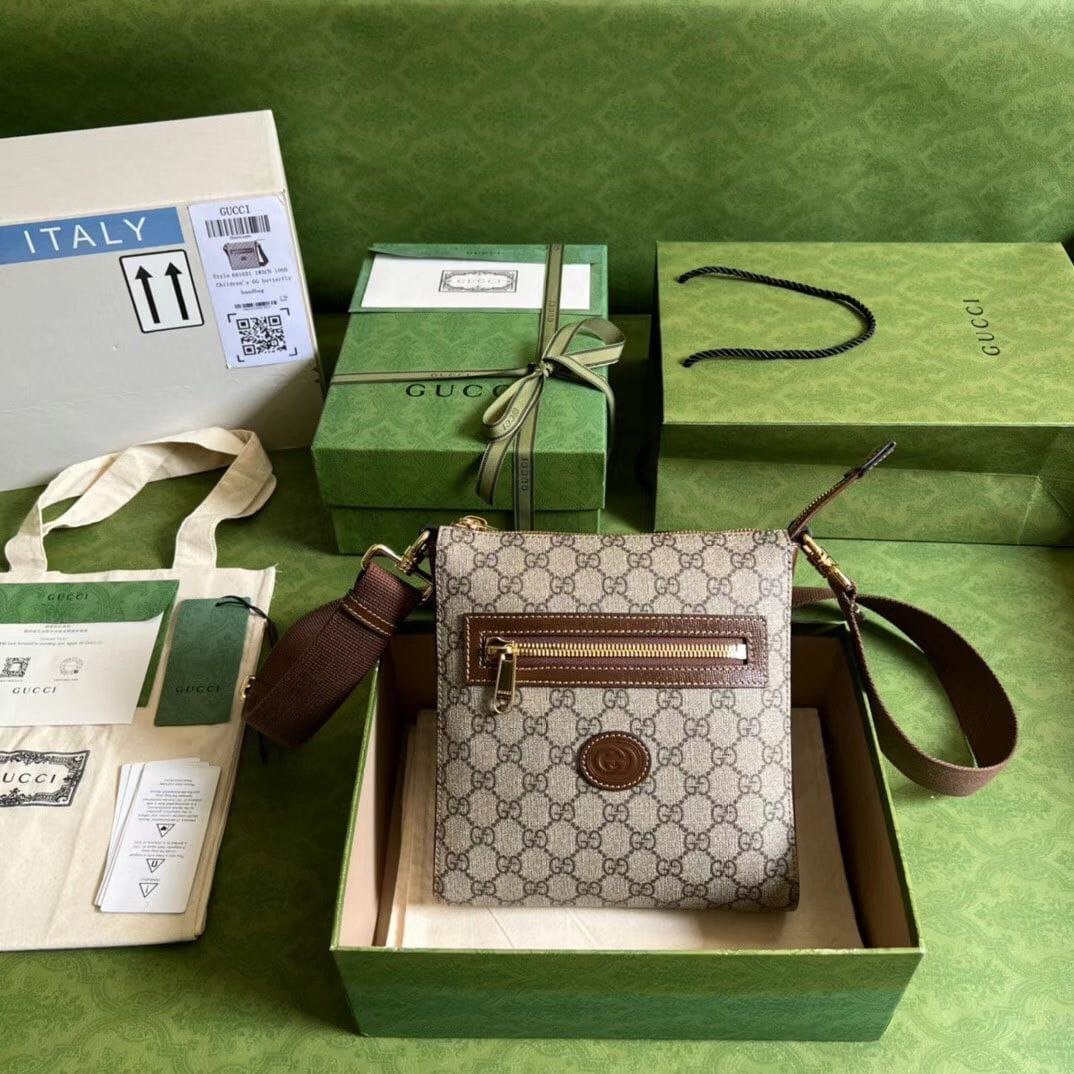 GUCCI GG SUPREME Messenger Bag GUCCI GG SUPREME Messenger Bag