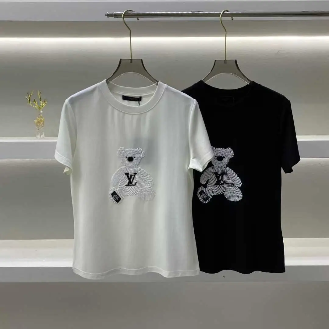 LOUIS VUITTON Signature T-Shirt LOUIS VUITTON Signature T-Shirt
