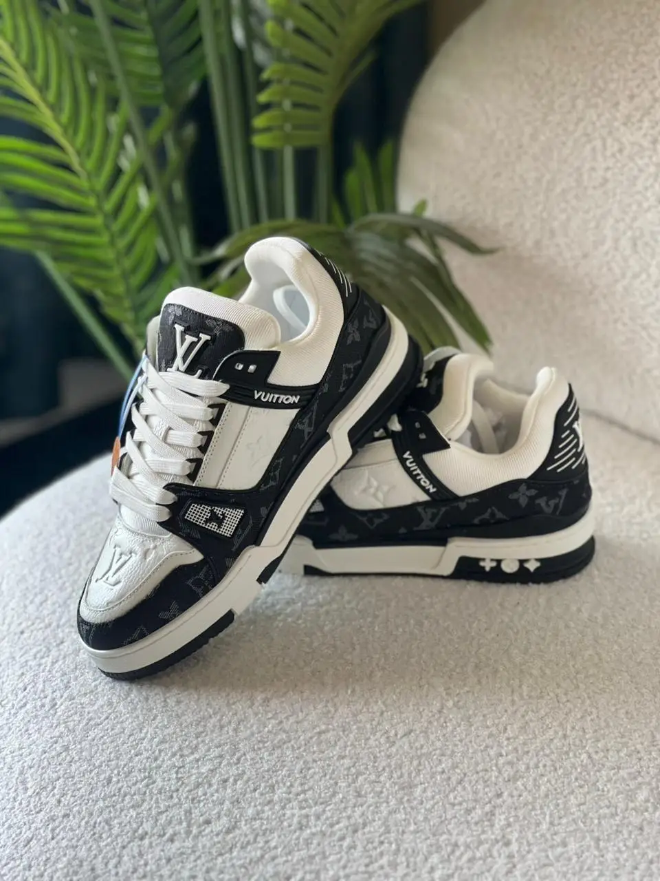 Louis Vuitton Trainer Black & White Sneakers Louis Vuitton Trainer Black & White Sneakers