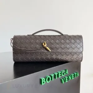 Bottega Veneta Andiamo Clutch | Super Master Quality | Intrecciato Leather - Luxury Master Copy Dubai